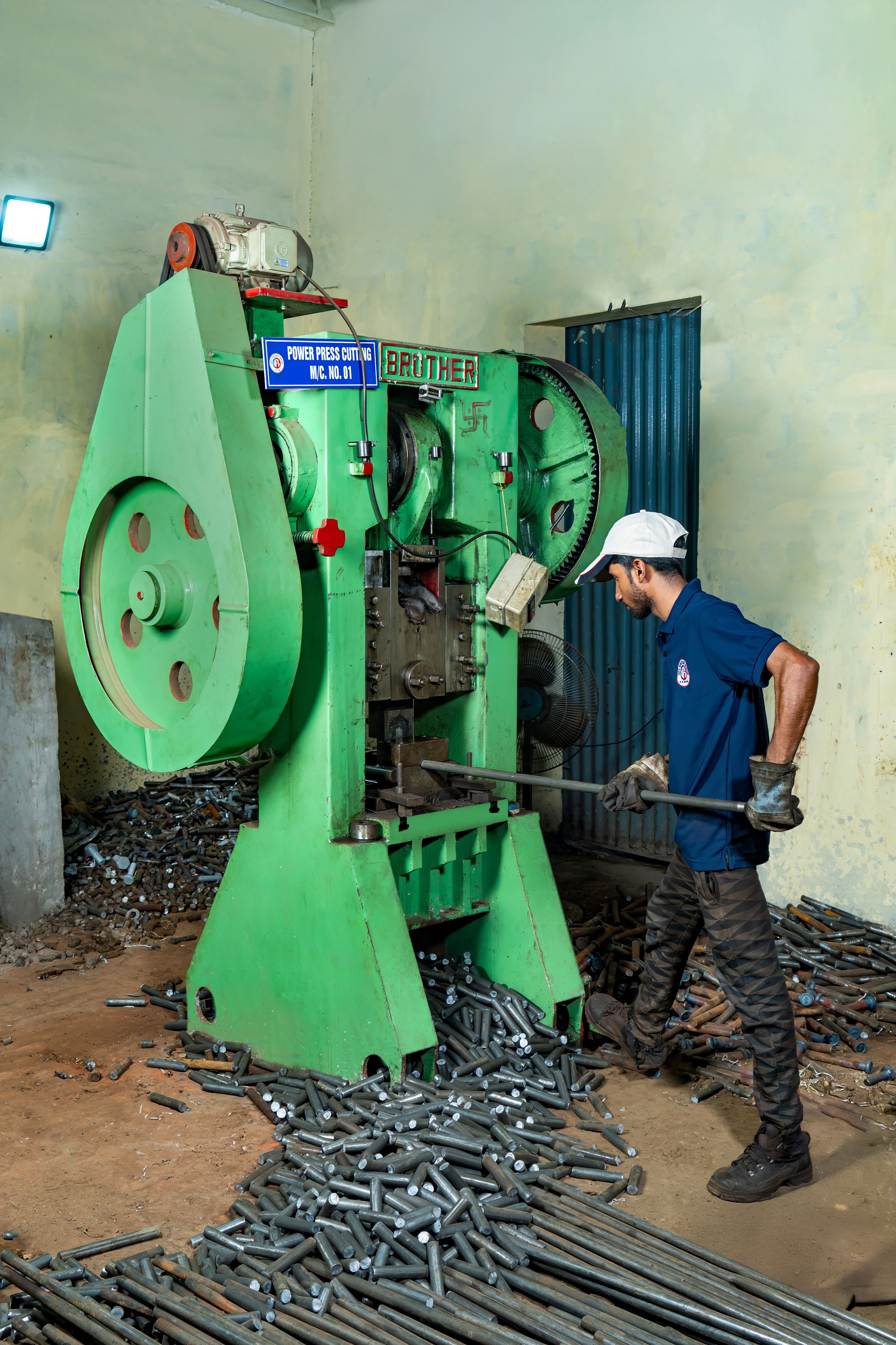 CUTTING MACHINE