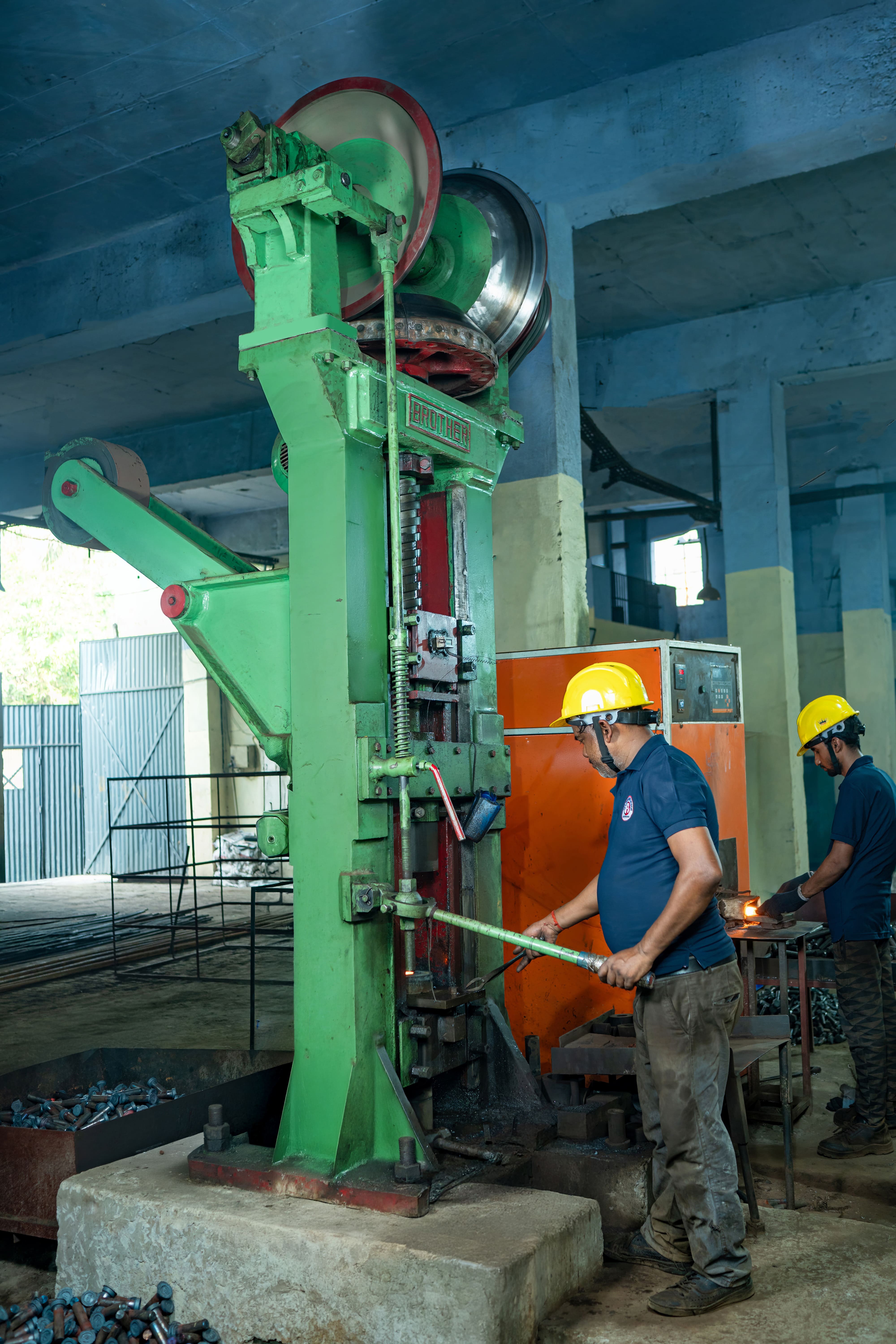 FORGING MACHINE (NUT)