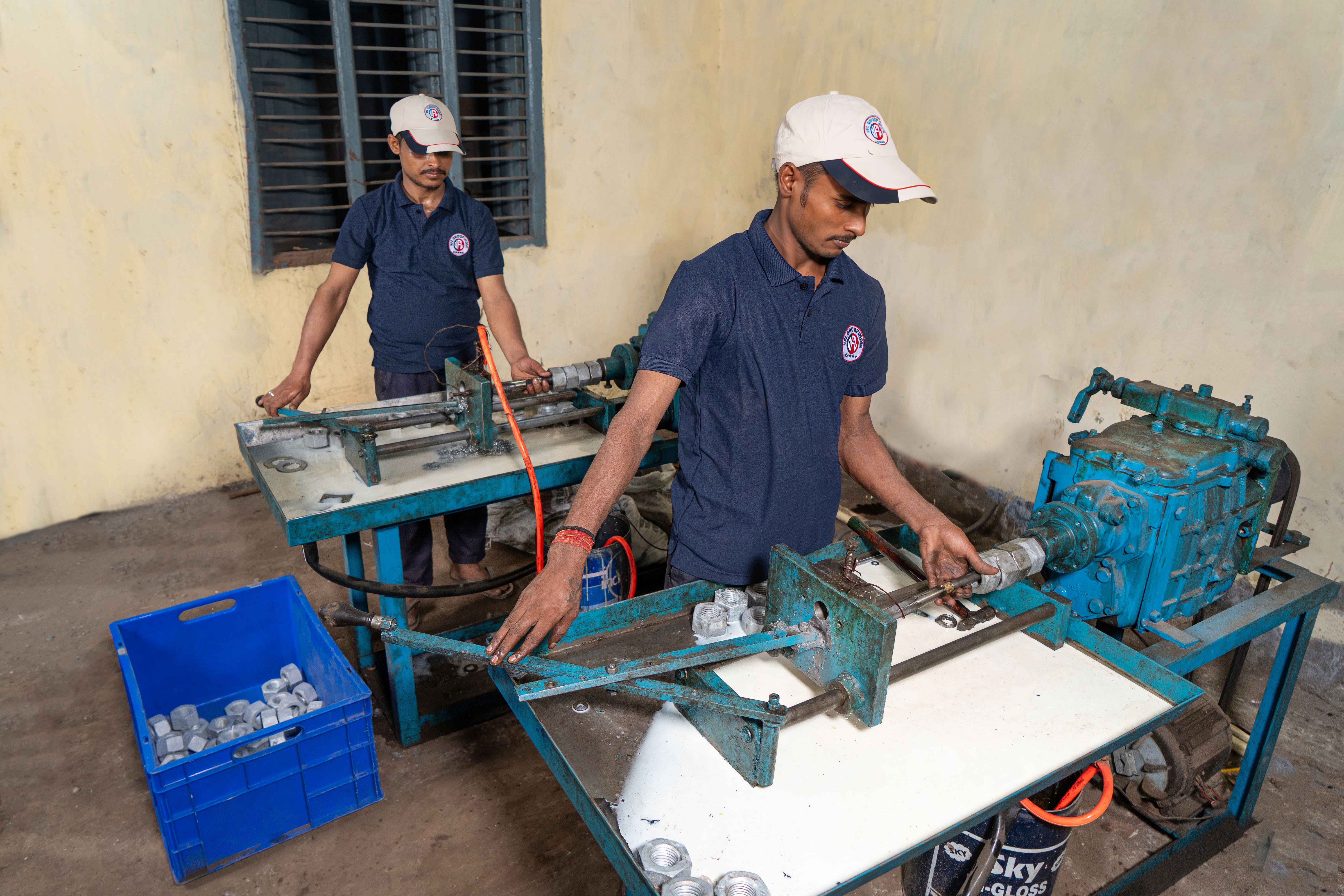NUT THREADING MACHINE