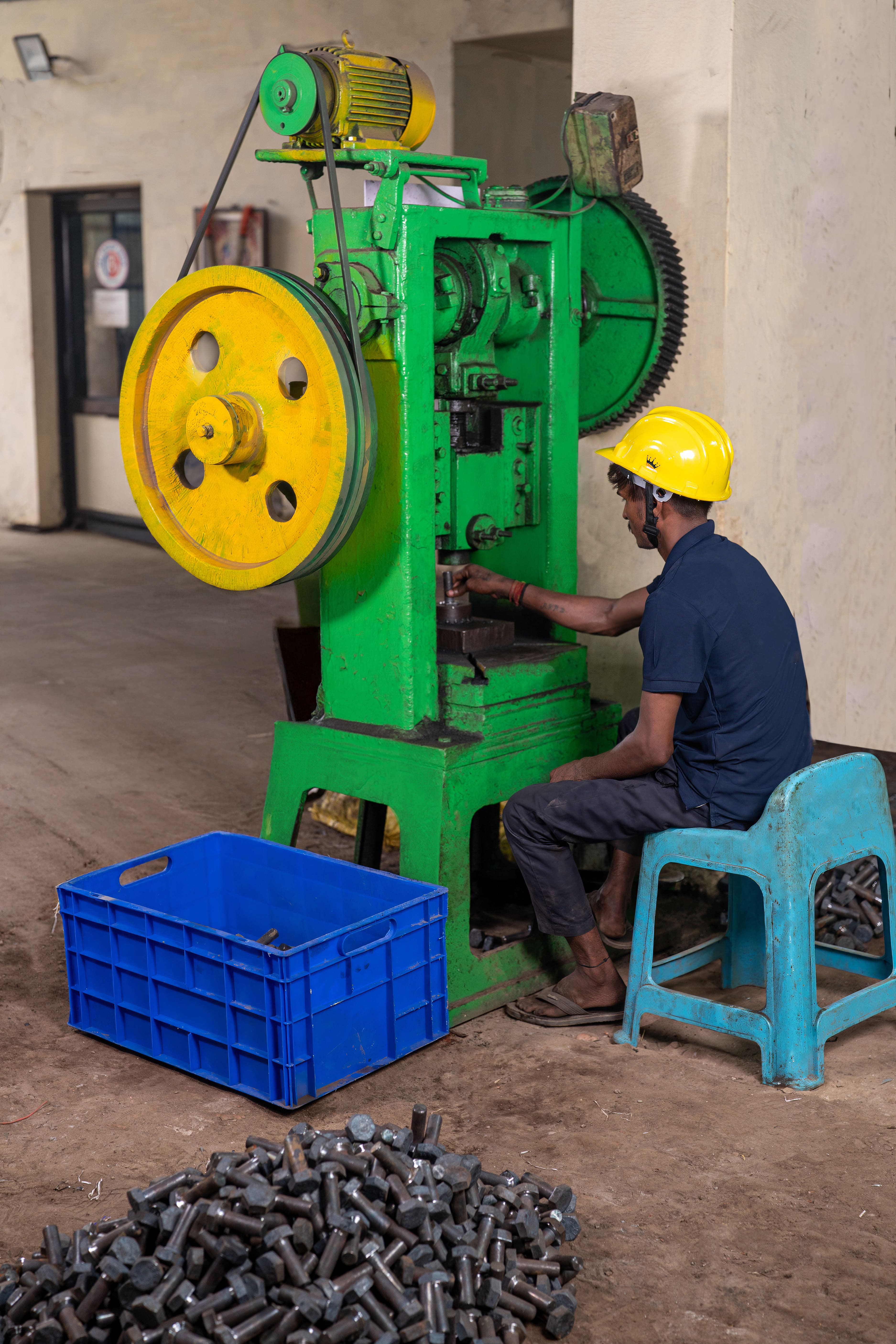 PRESS TRIMMING MACHINE