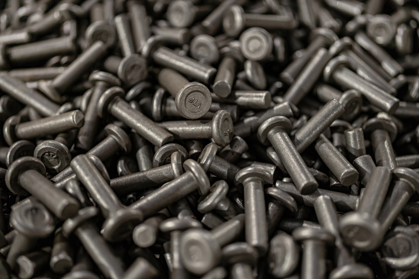 SHEAR CONNECTOR STUD WITH CERAMIC FERRULE